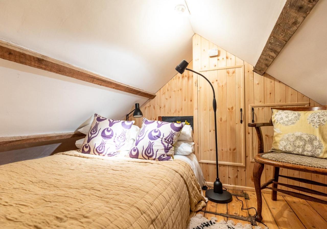 Bwthyn Capten - A Charming Cottage For Up To 6 Нюпорт Екстериор снимка