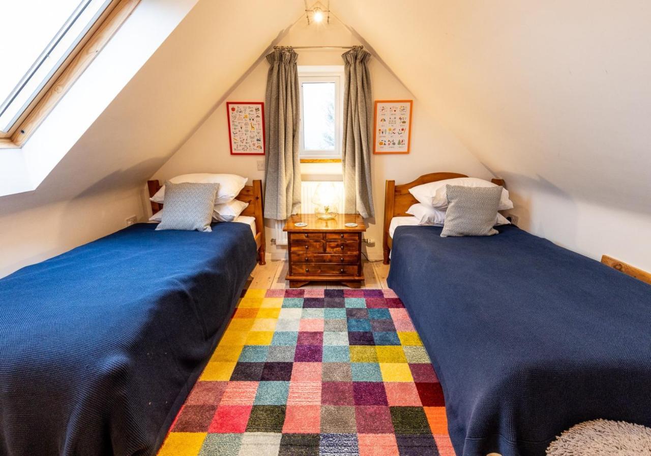 Bwthyn Capten - A Charming Cottage For Up To 6 Нюпорт Екстериор снимка