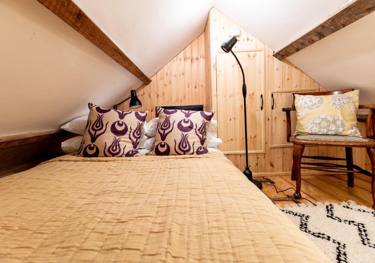 Bwthyn Capten - A Charming Cottage For Up To 6 Нюпорт Екстериор снимка