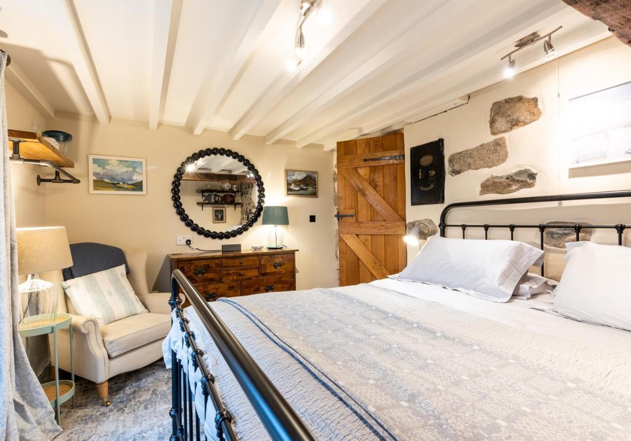 Bwthyn Capten - A Charming Cottage For Up To 6 Нюпорт Екстериор снимка