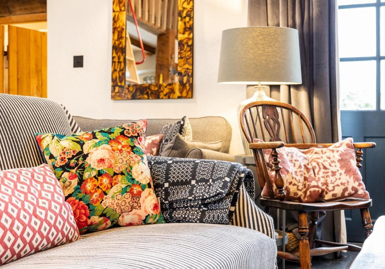 Bwthyn Capten - A Charming Cottage For Up To 6 Нюпорт Екстериор снимка