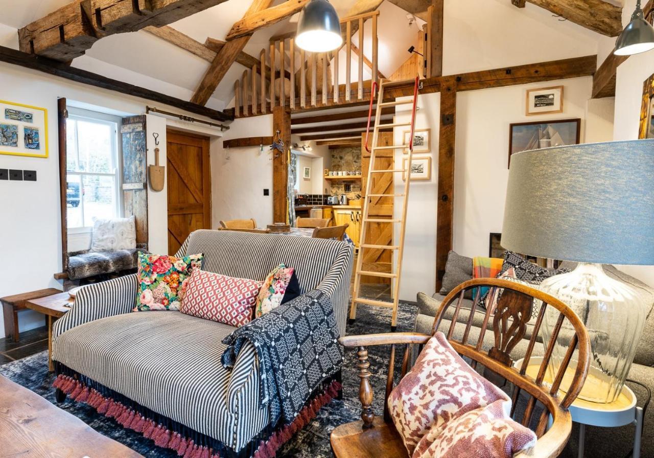 Bwthyn Capten - A Charming Cottage For Up To 6 Нюпорт Екстериор снимка